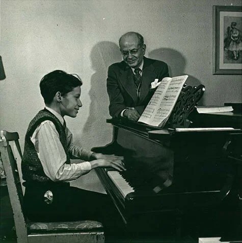 A younger Glenn Gould with his teacher, Albert Guerrero, c. 1945
